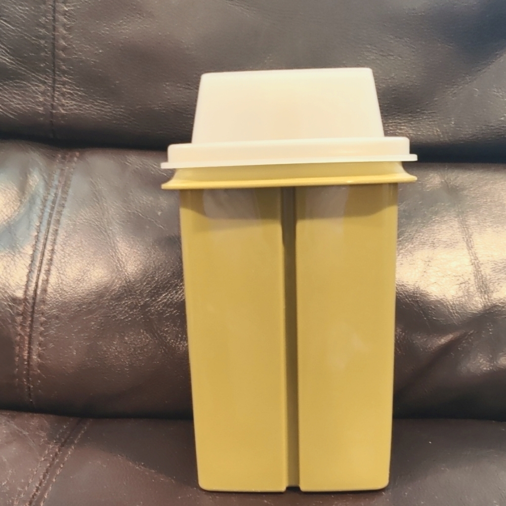 Tupperware Vintage Pickle Keeper
